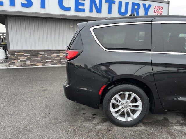 Used 2022 Chrysler Pacifica Touring image 12