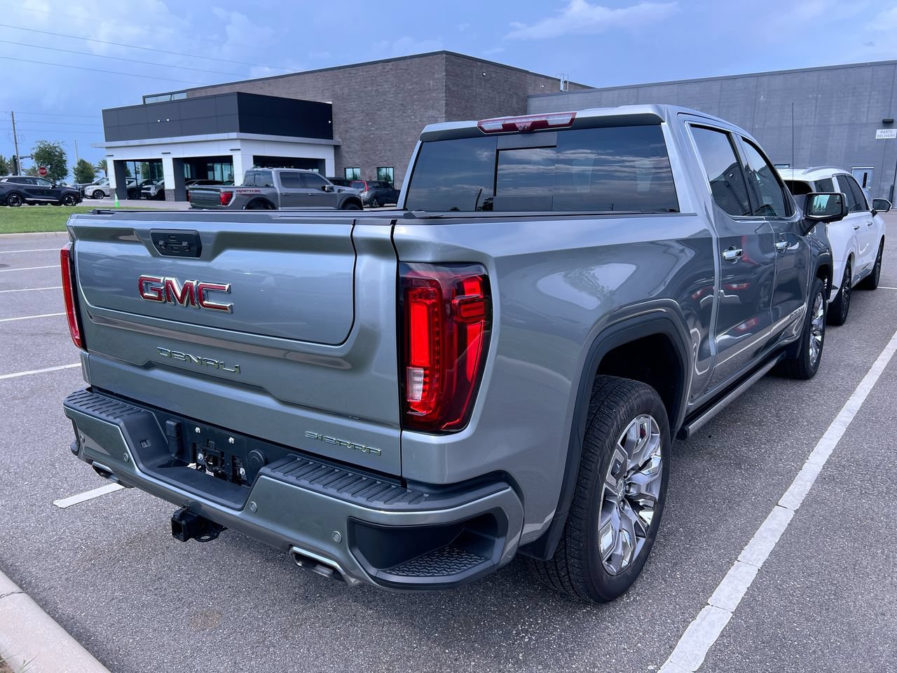 Used 2023 GMC Sierra 1500 Denali w/ Denali Reserve Package AWD/4WD image 4