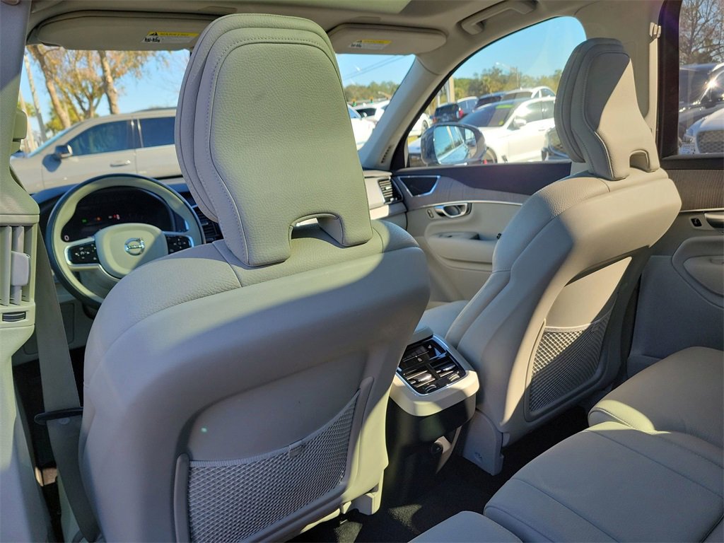 Used 2023 Volvo XC90 B6 Plus image 13