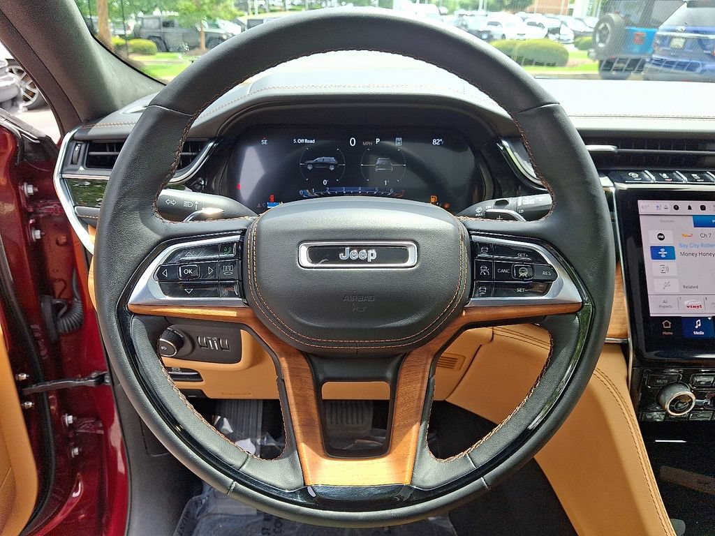 Used 2023 Jeep Grand Cherokee Summit AWD/4WD image 21