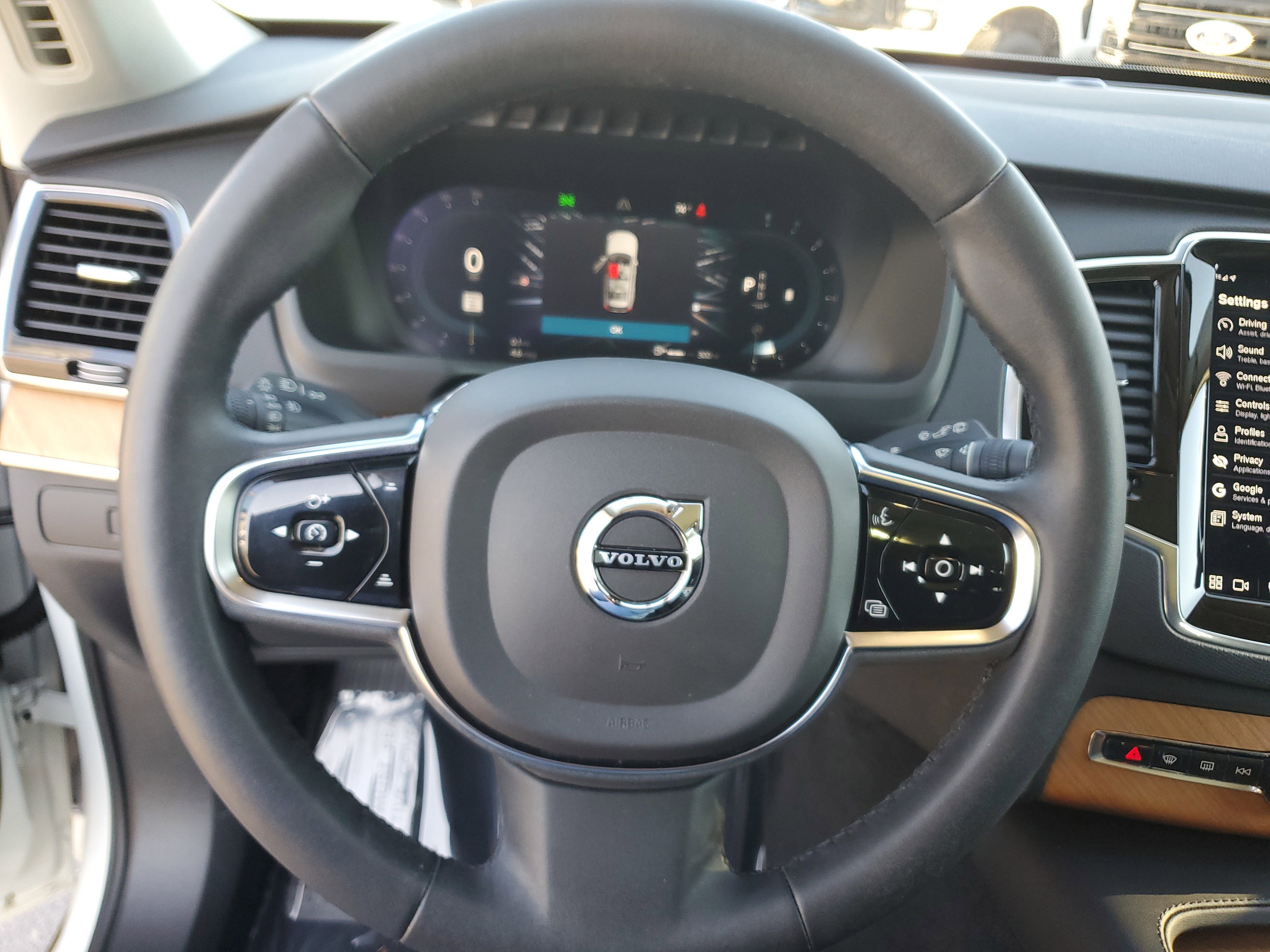 Used 2023 Volvo XC90 B6 Plus w/ Protection Package Premier image 23