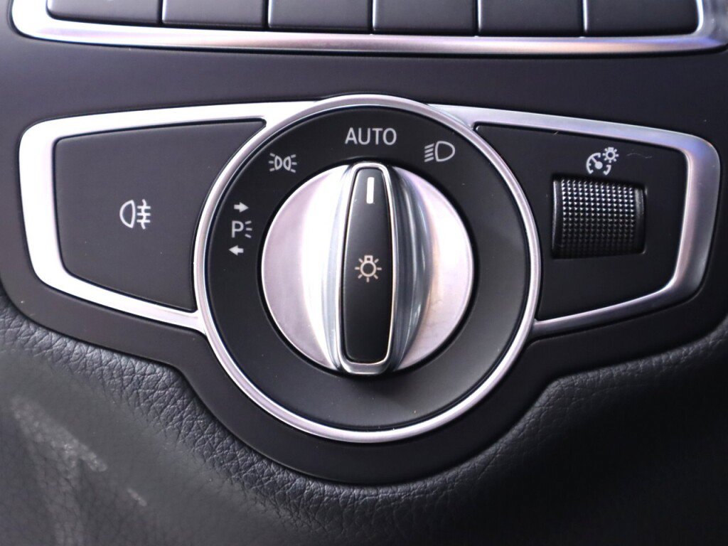 Used 2018 Mercedes-Benz GLC 300 4MATIC image 10
