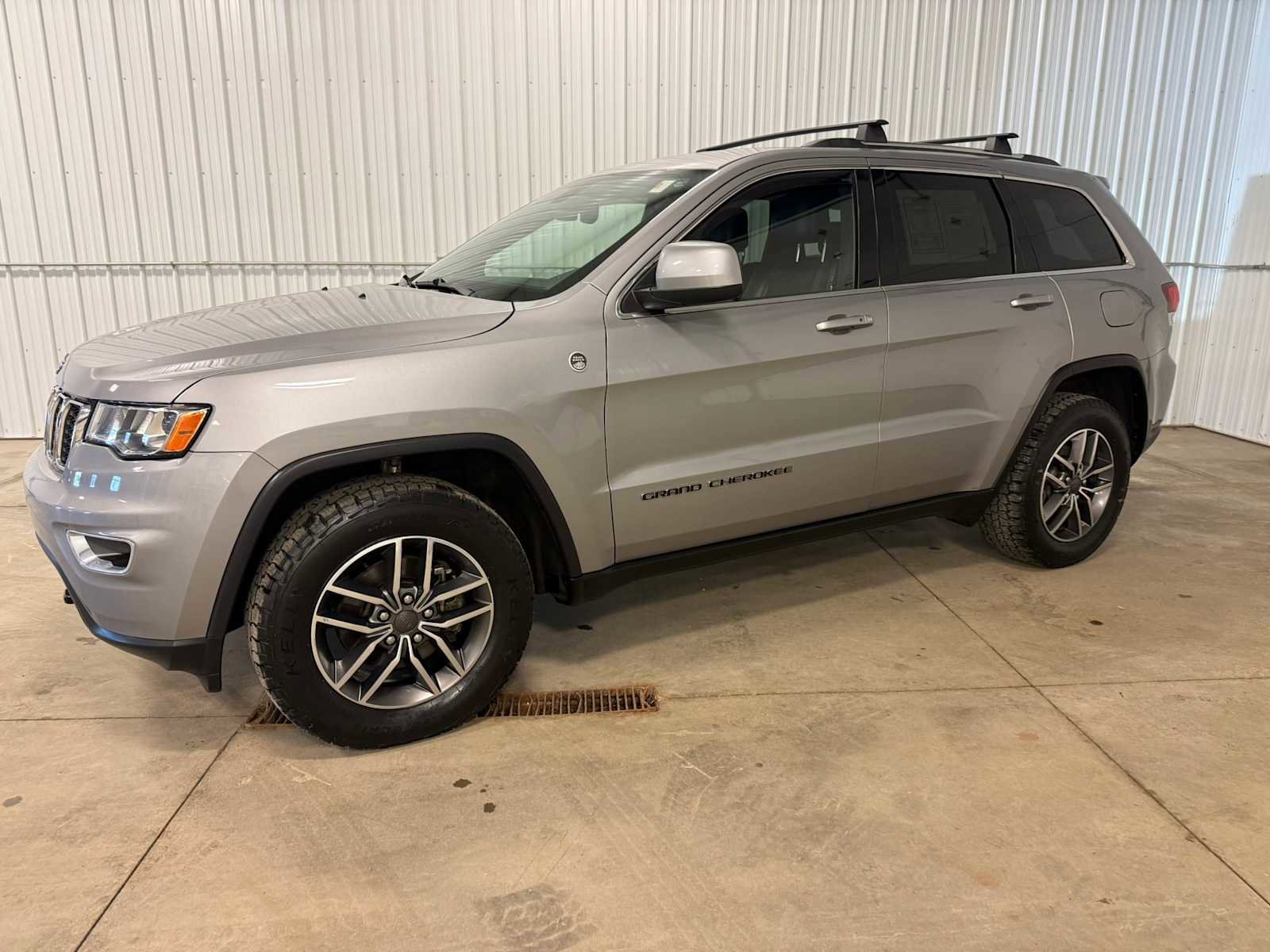 Certified 2020 Jeep Grand Cherokee Laredo w/ Quick Order Package 2BN North AWD/4WD image 2
