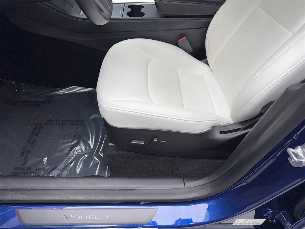 Used 2022 Tesla Model Y Long Range image 25