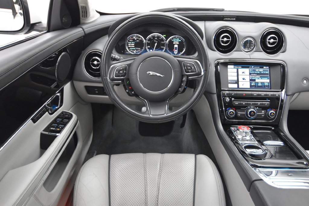 Used 2015 Jaguar XJ L Supercharged RWD image 31