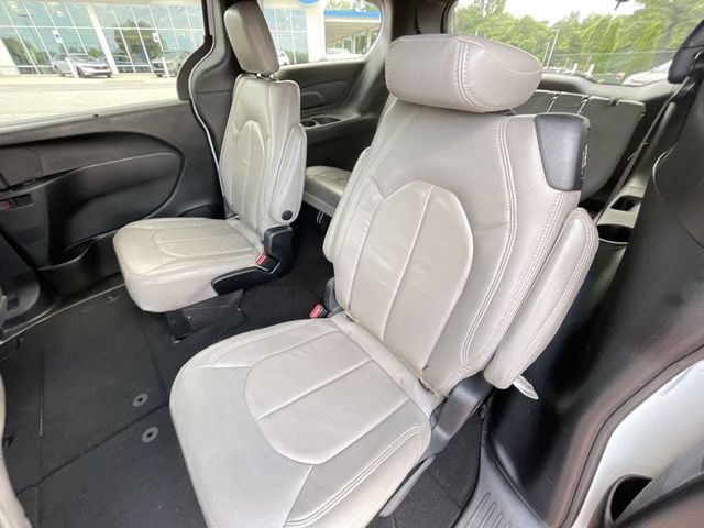 Used 2018 Chrysler Pacifica Touring Plus w/ S Appearance Package FWD image 16