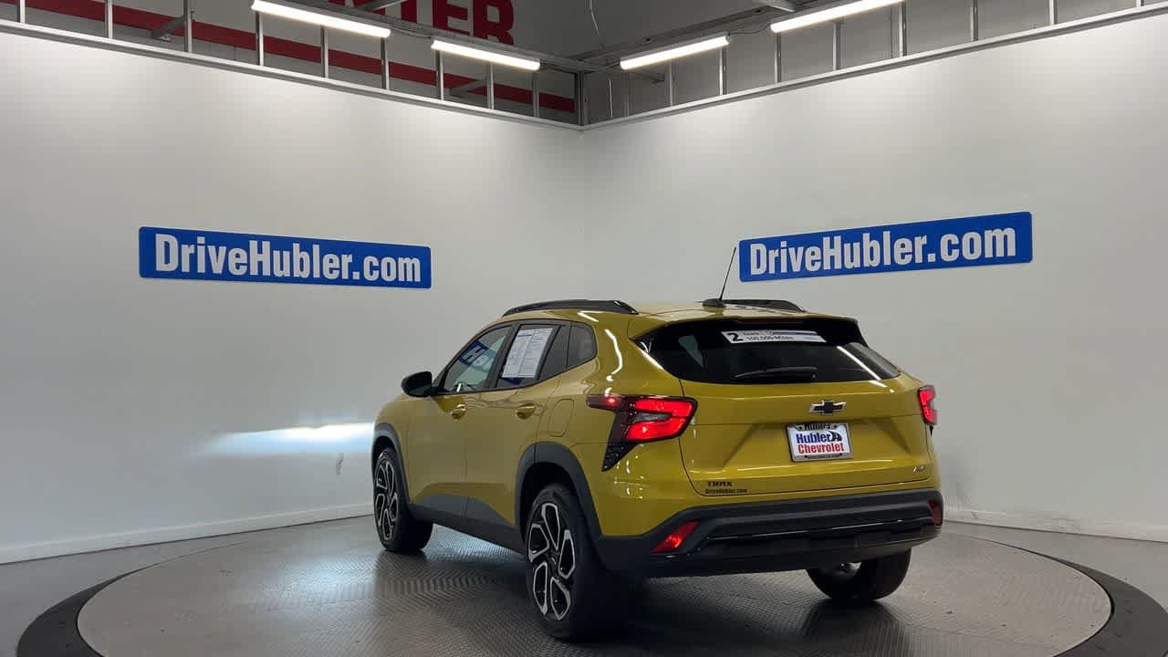 Used 2024 Chevrolet Trax RS w/ Sunroof Package FWD image 8