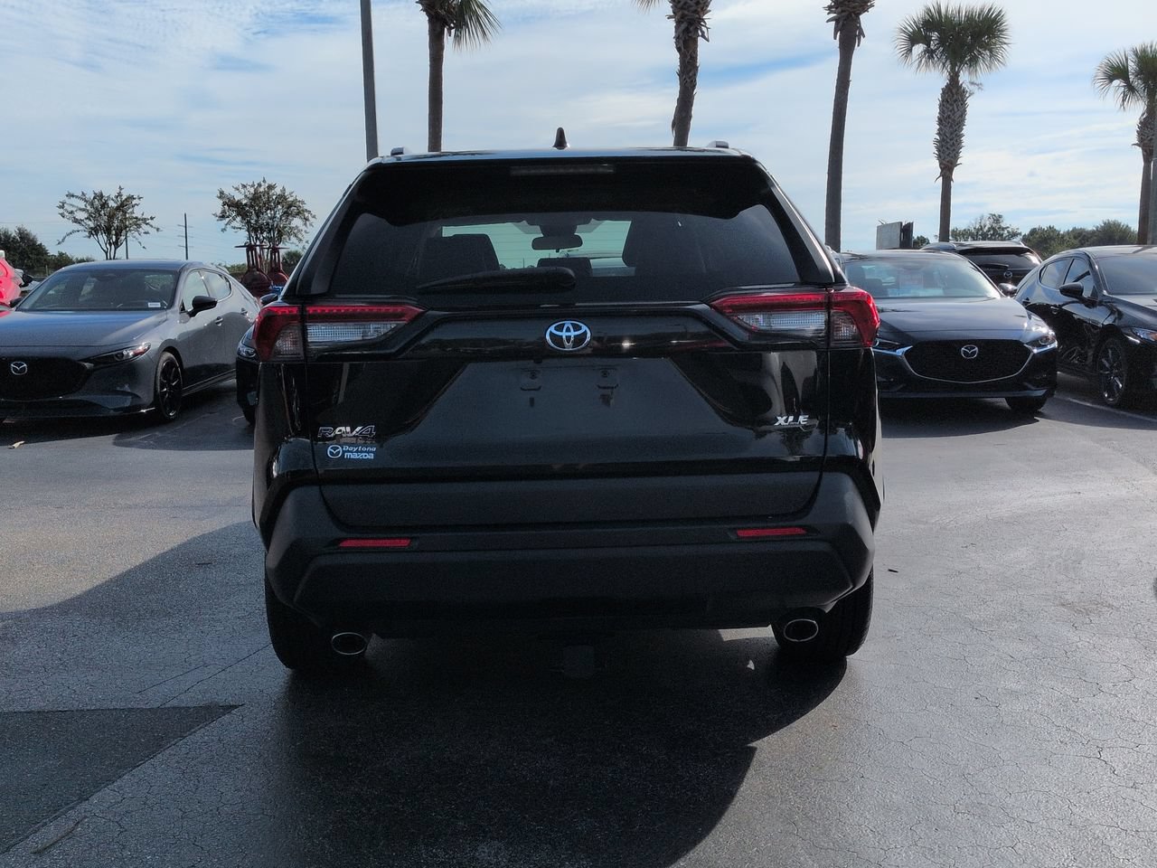 Used 2021 Toyota RAV4 XLE Premium FWD image 5