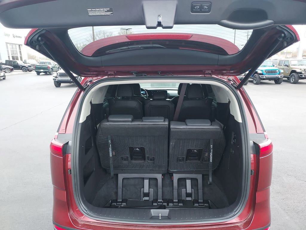 Used 2024 Kia Carnival SX Prestige image 31
