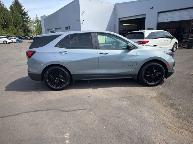Used 2023 Chevrolet Equinox LS w/ LS Convenience Package AWD/4WD image 2