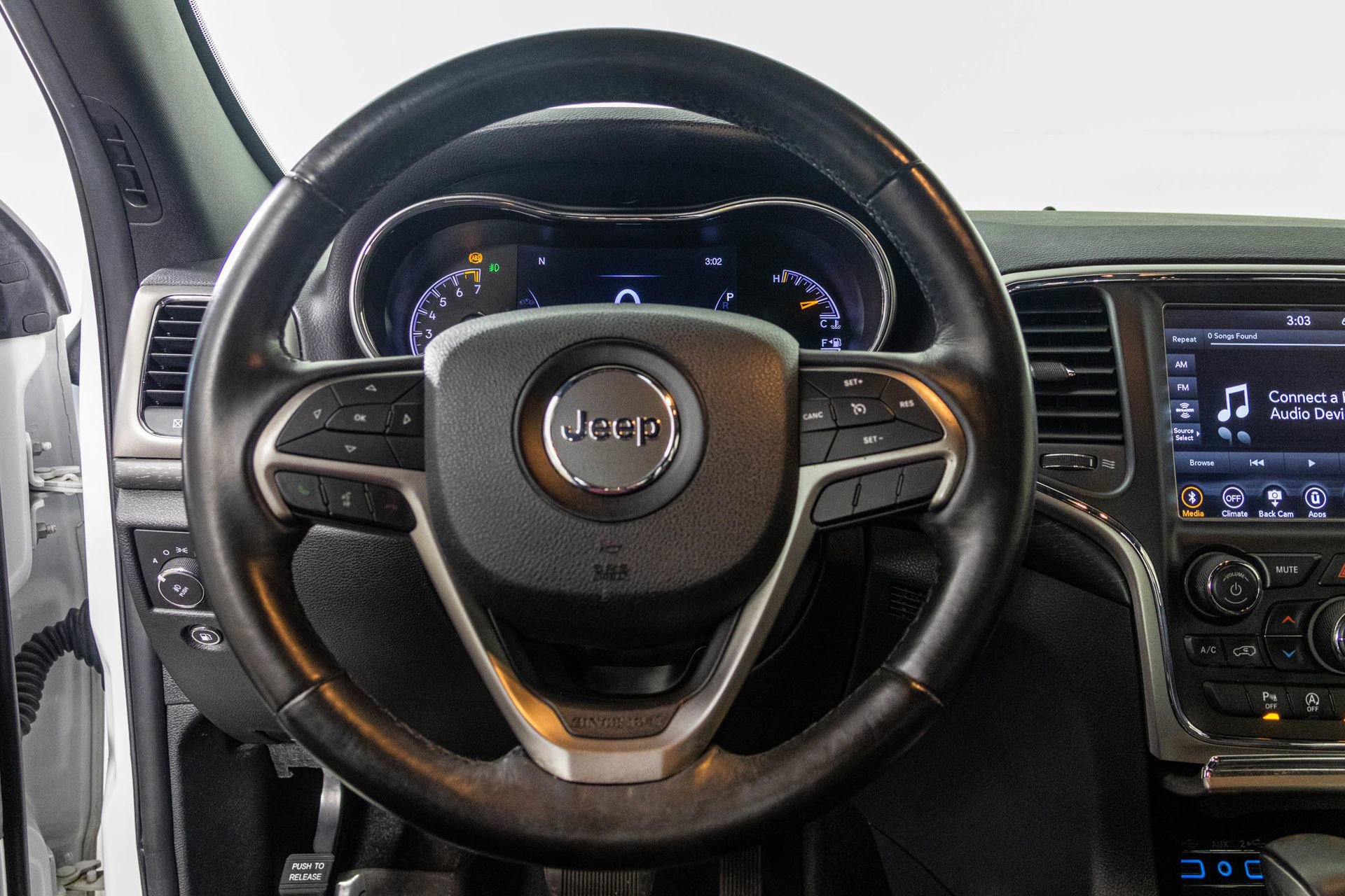 Used 2018 Jeep Grand Cherokee Altitude image 33