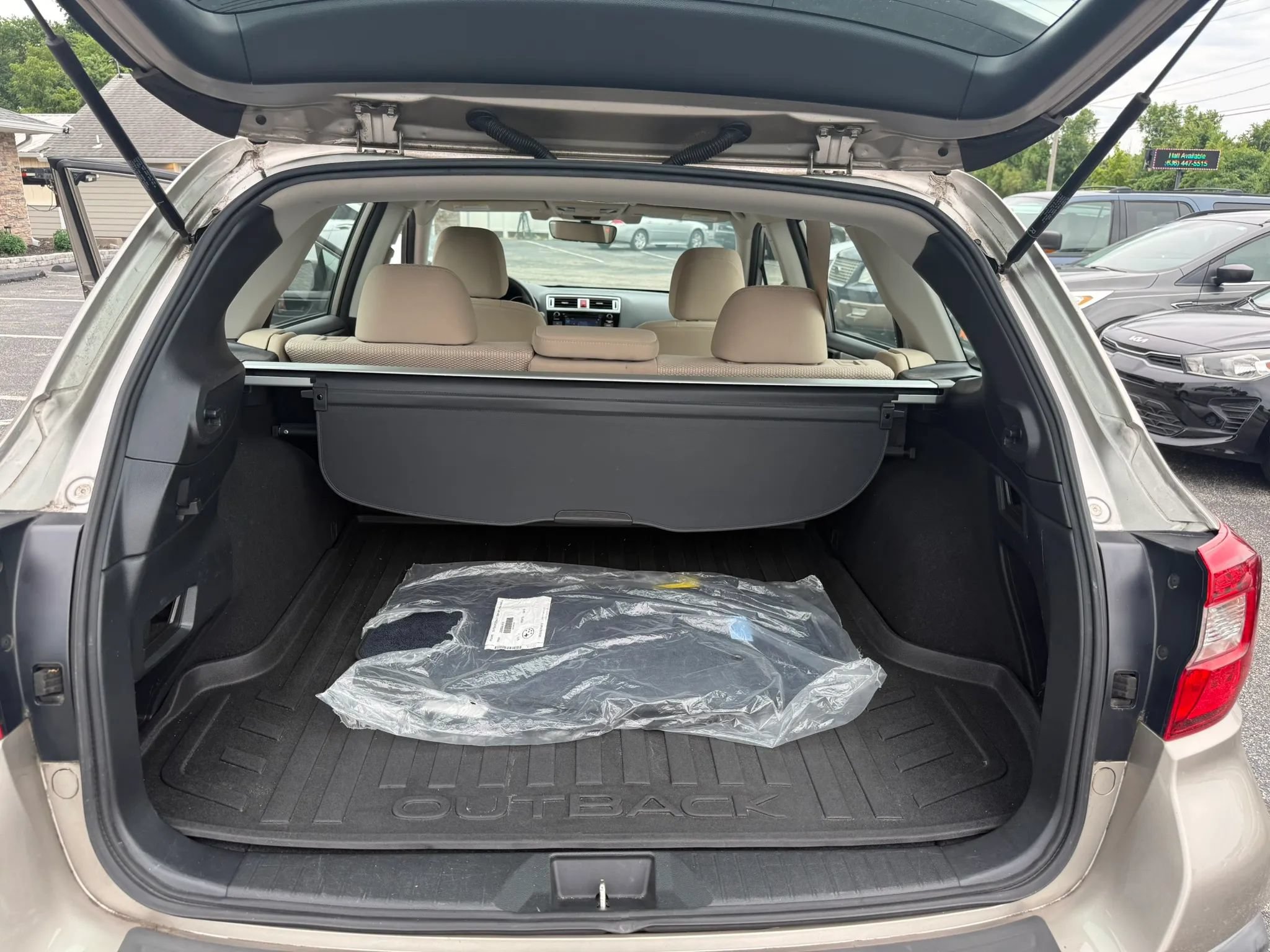 Used 2019 Subaru Outback 2.5i AWD/4WD image 14