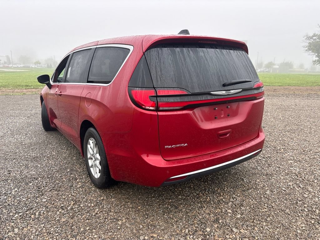 Used 2025 Chrysler Pacifica Select FWD image 6