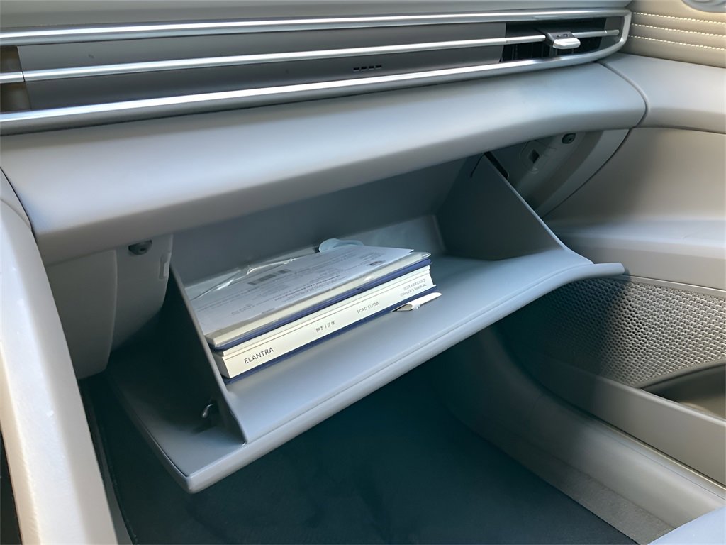 Certified 2025 Hyundai Elantra Sport image 30