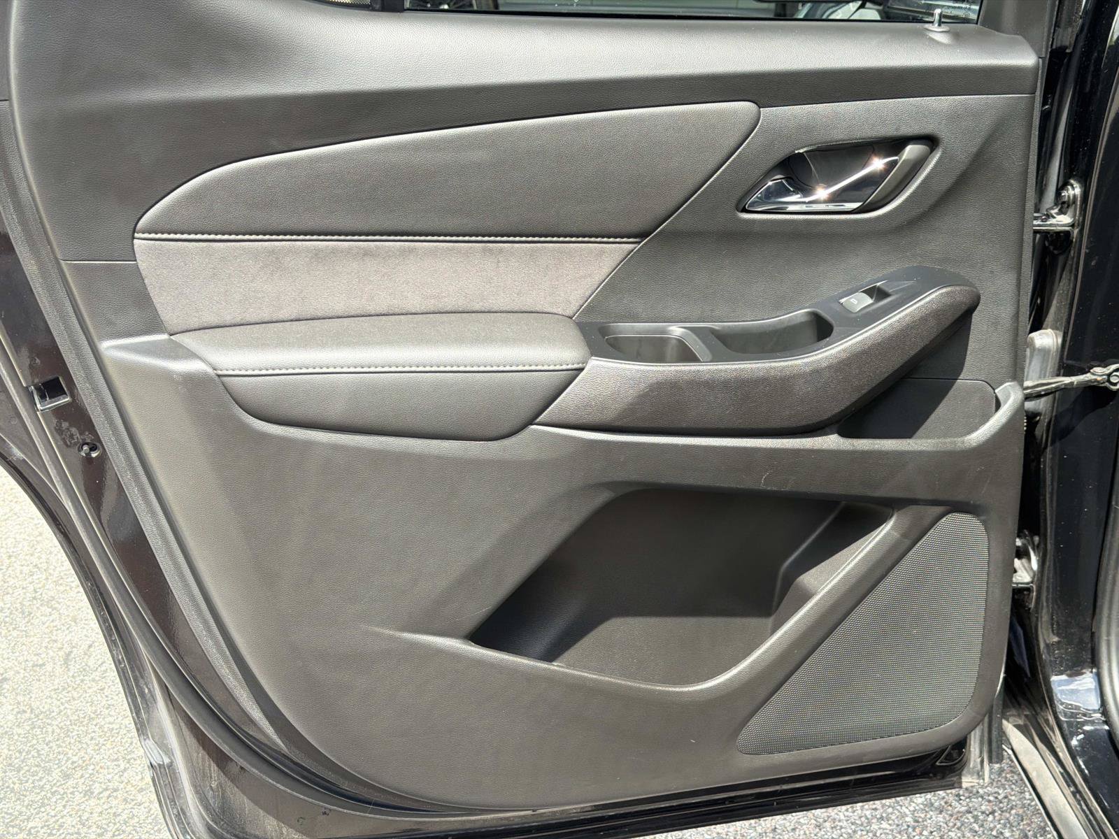 Used 2023 Chevrolet Traverse High Country w/ LPO, Floor Liner Package FWD image 11
