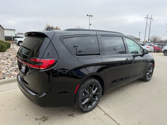 New 2026 Chrysler Pacifica Select w/ S Appearance Package AWD/4WD image 6