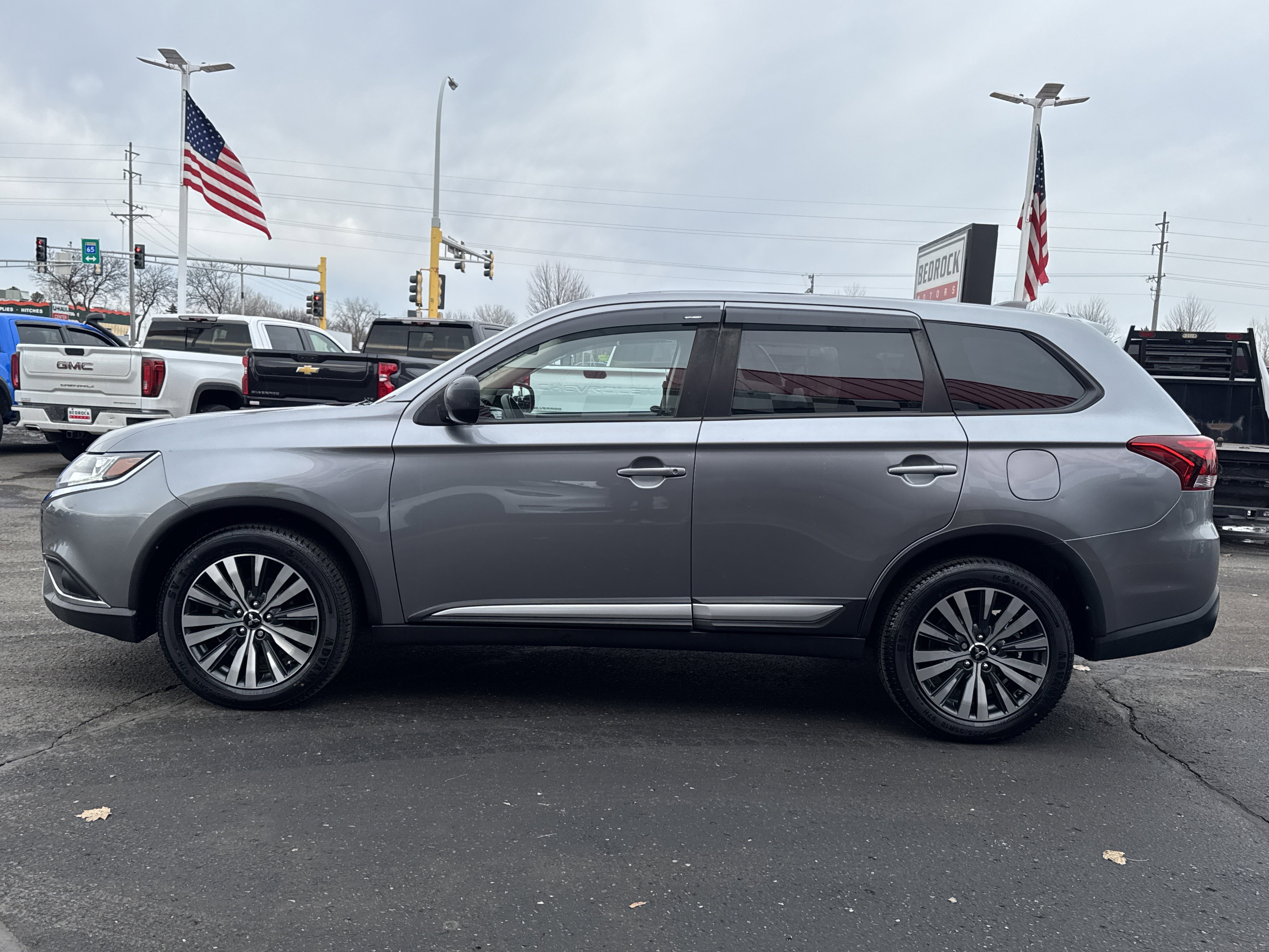Used 2020 Mitsubishi Outlander SE image 4