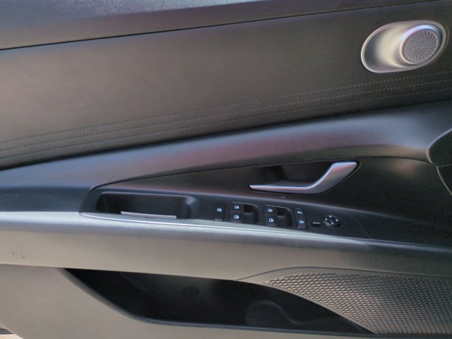 Used 2021 Hyundai Elantra SEL FWD image 11
