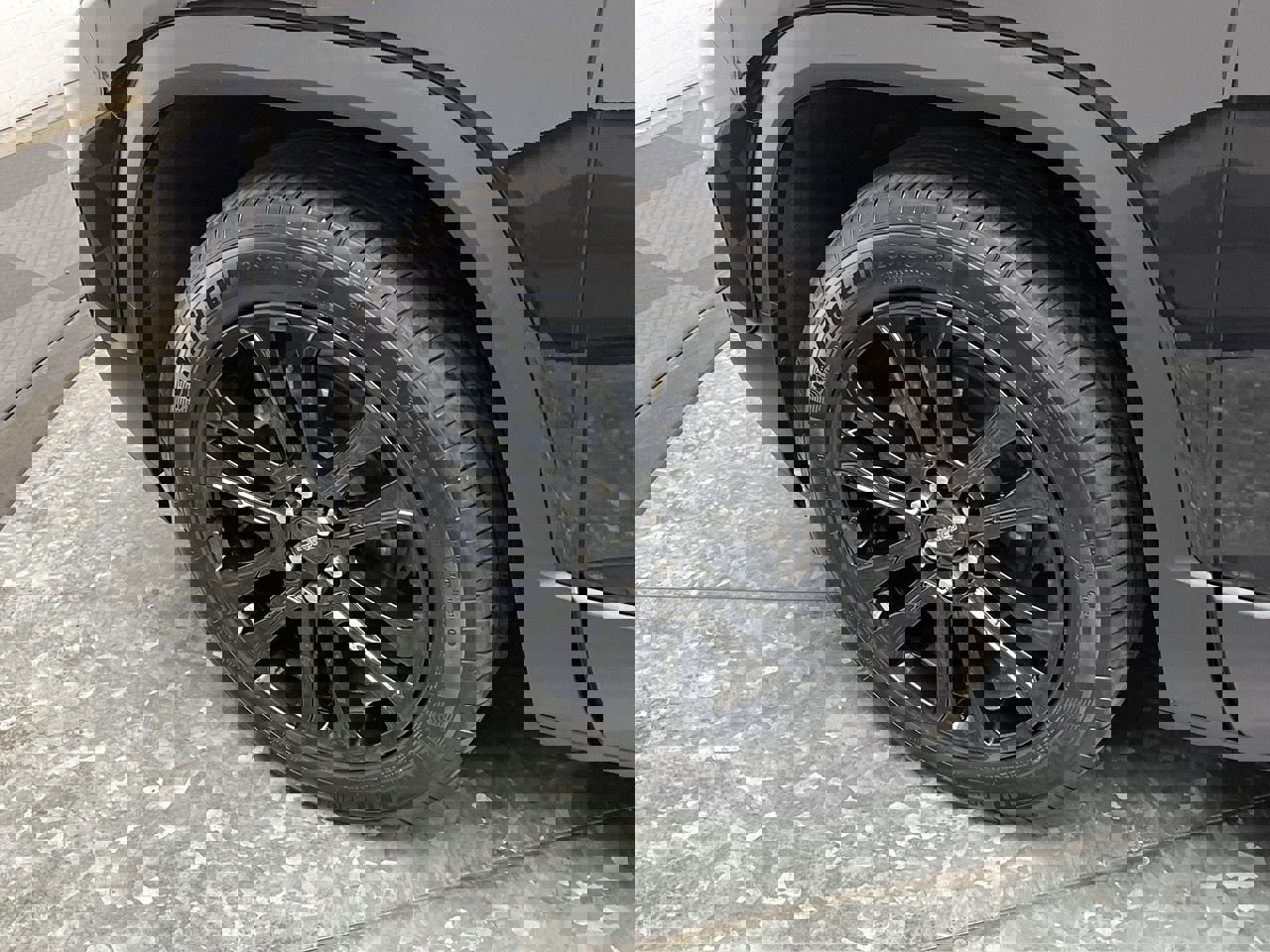 Certified 2023 GMC Acadia SLE w/ Driver Convenience Package image 34