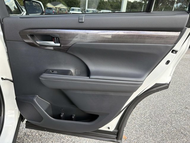 New 2026 Toyota Highlander Platinum AWD/4WD image 19