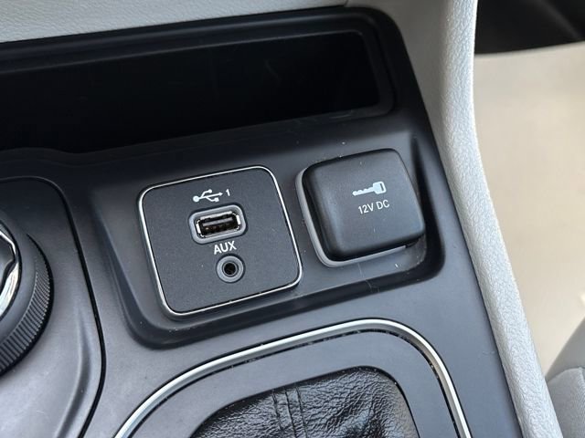 Used 2021 Jeep Cherokee Latitude Lux w/ Comfort/Convenience Group AWD/4WD image 17