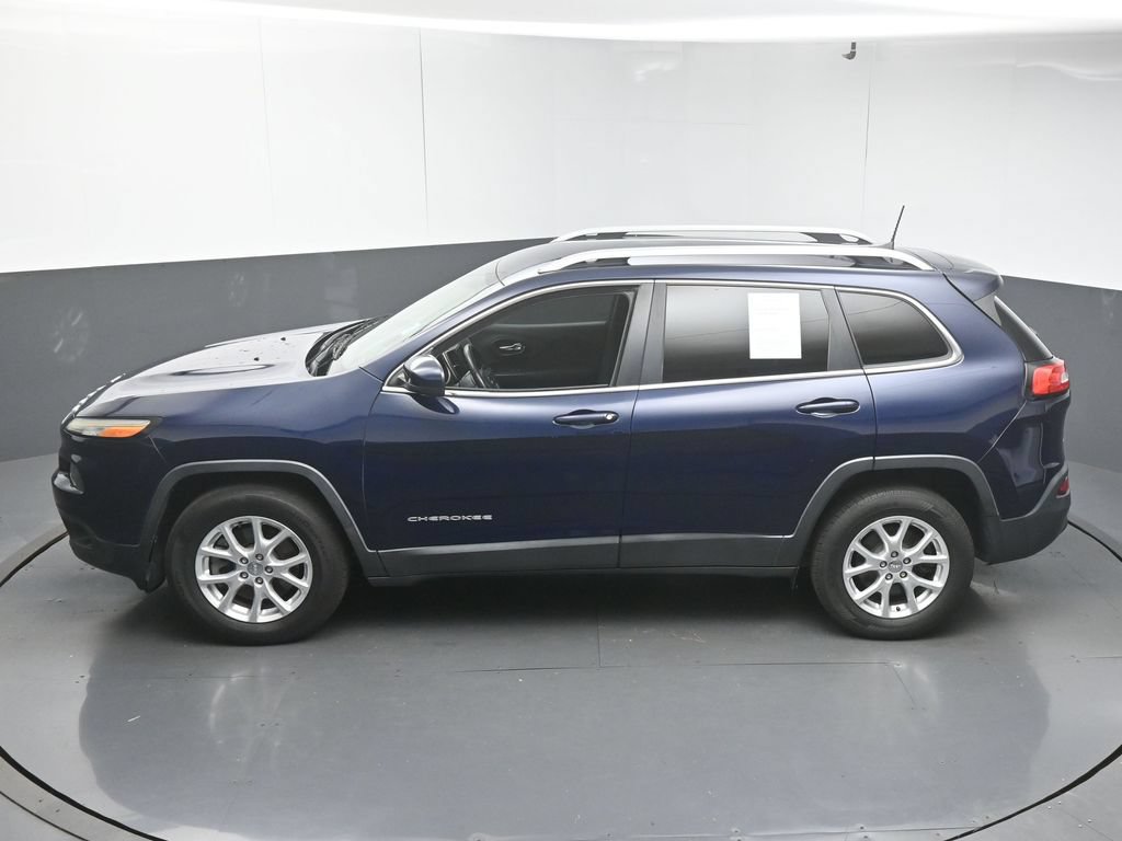 Used 2016 Jeep Cherokee Latitude w/ Safety/Convenience Group AWD/4WD image 27
