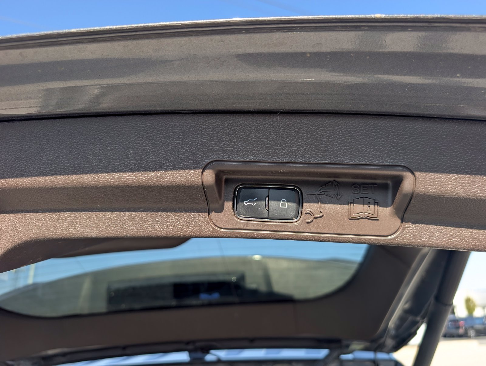 Used 2022 Ford Explorer King Ranch w/ Premium Technology Package AWD/4WD image 42