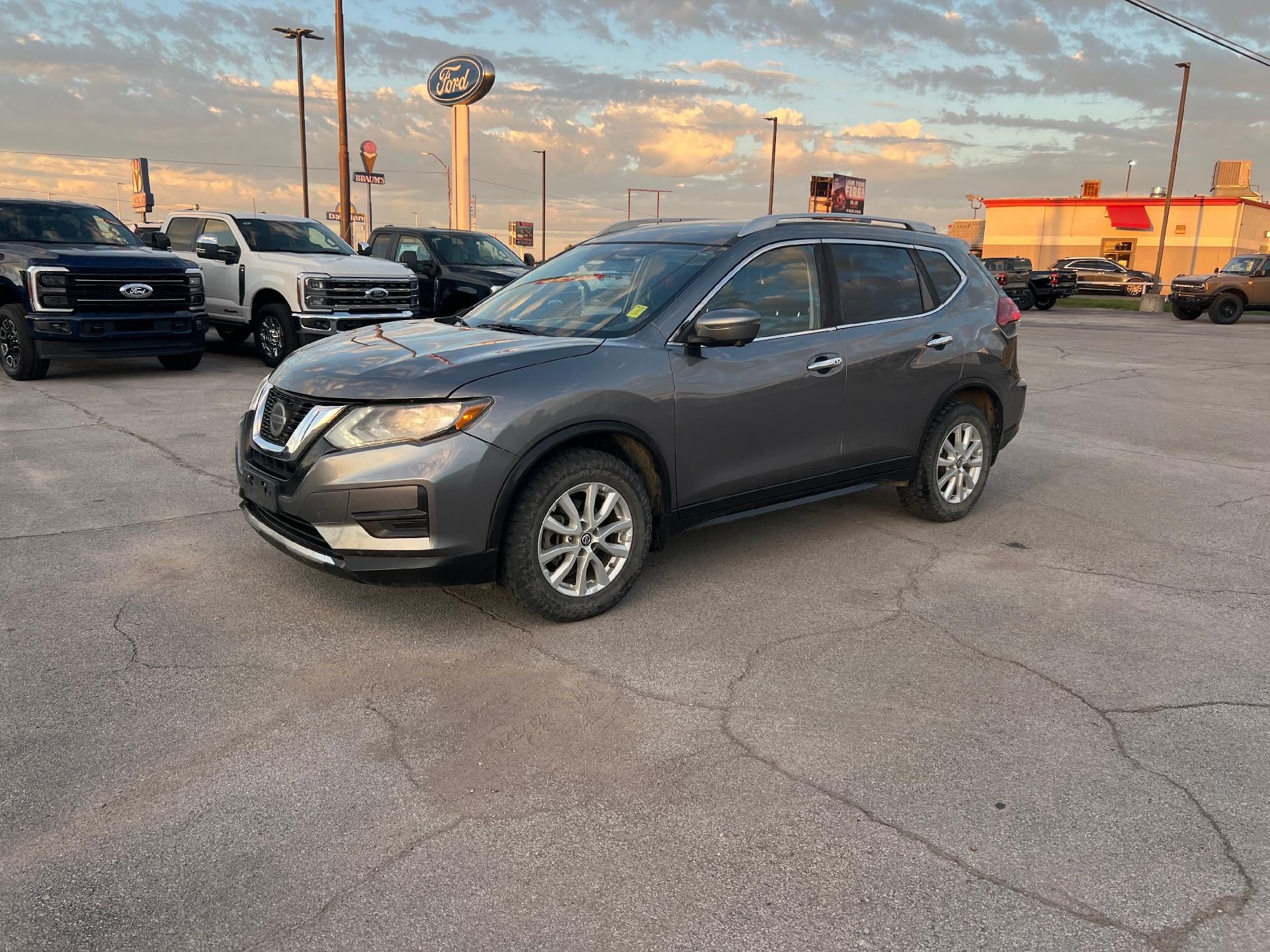 Used 2018 Nissan Rogue SV w/ Premium Package AWD/4WD image 4