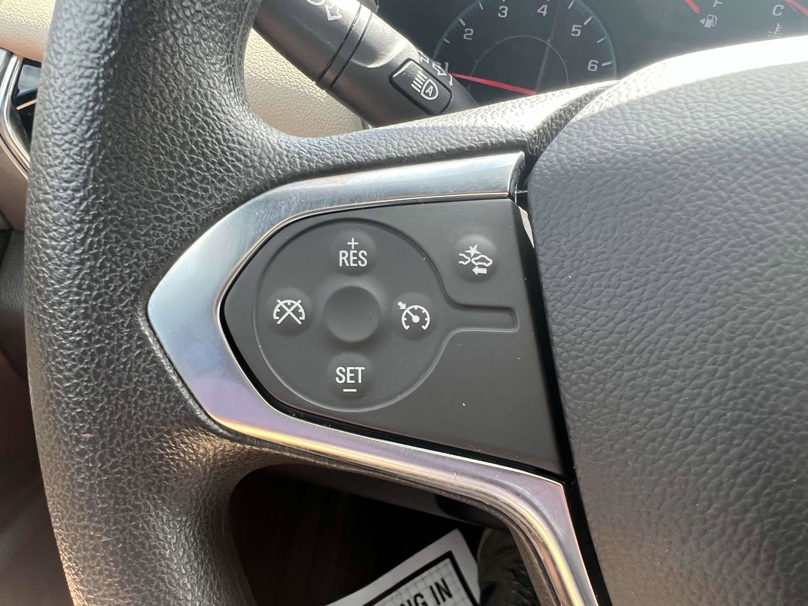 Used 2023 Chevrolet Traverse LS image 31