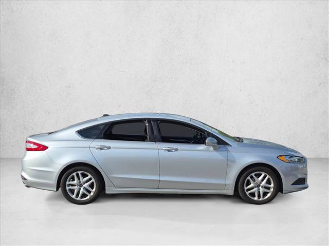 Used 2016 Ford Fusion SE FWD image 4