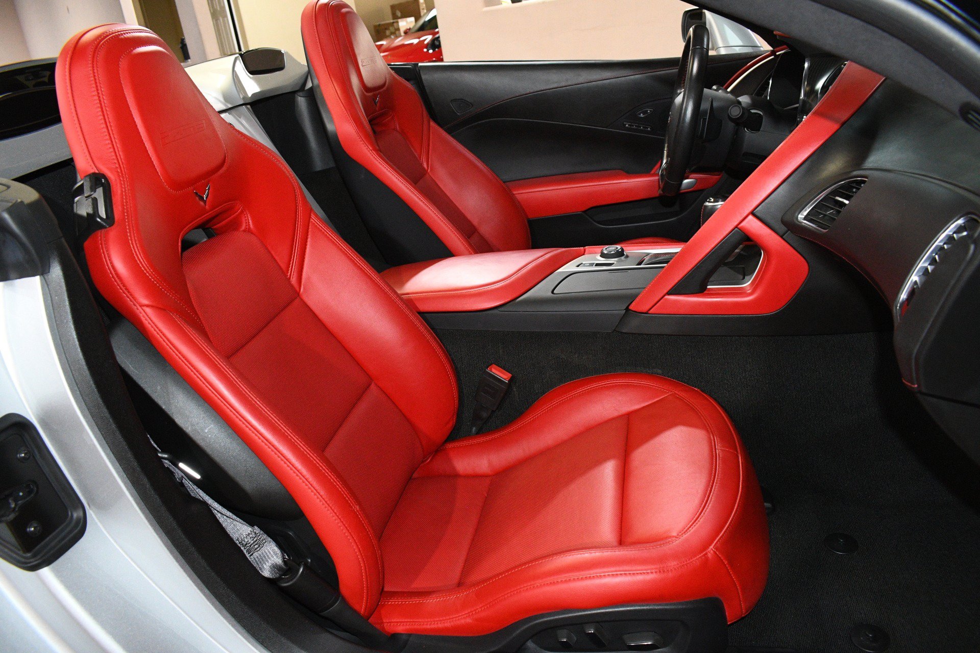 Used 2015 Chevrolet Corvette Z06 w/ 3LZ Preferred Equipment Group RWD image 8