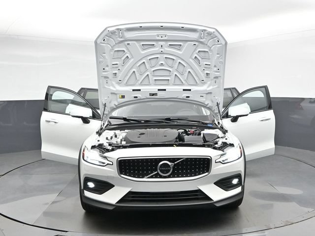 New 2026 Volvo V60 B5 Cross Country Plus w/ Climate Package AWD/4WD image 53