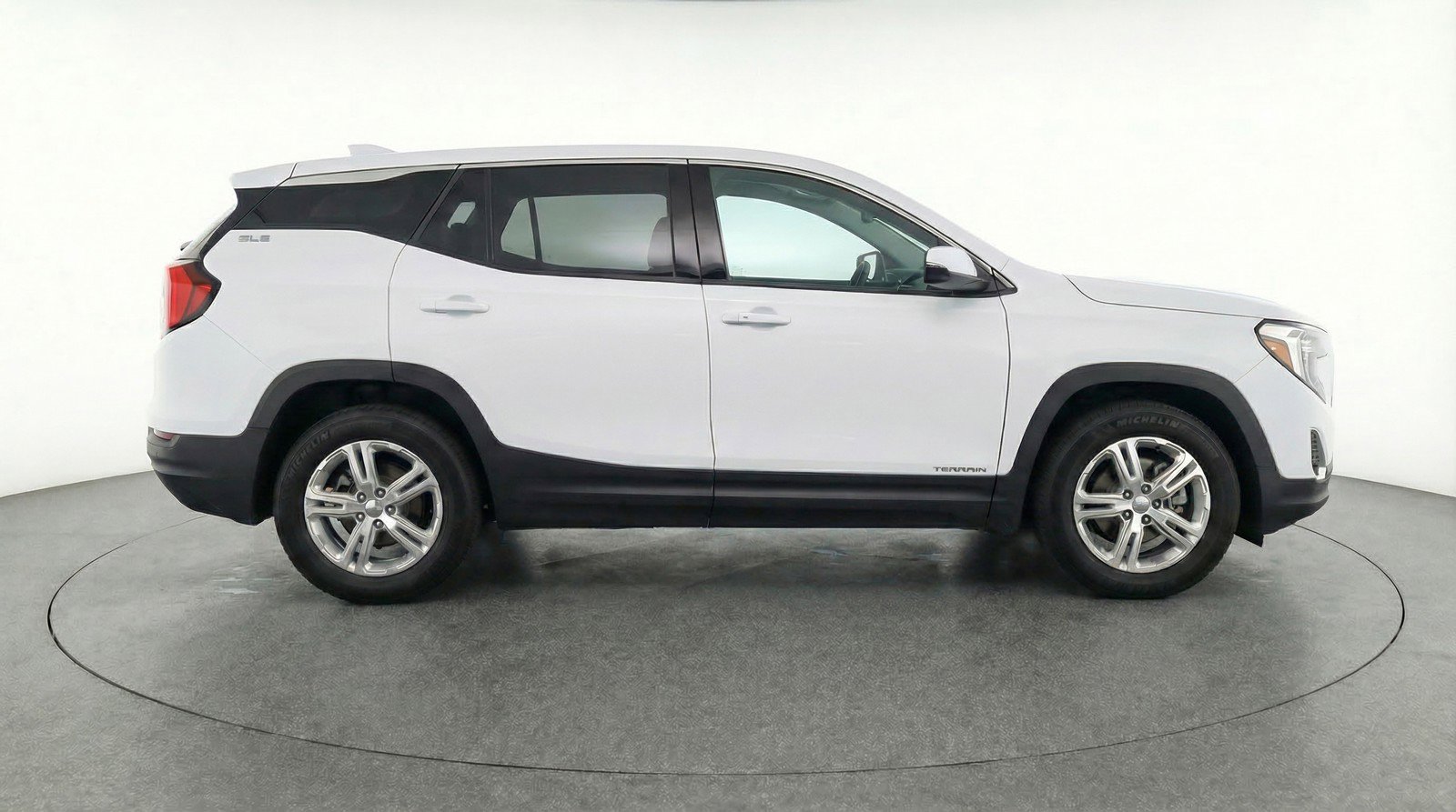 Used 2024 GMC Terrain SLE image 11