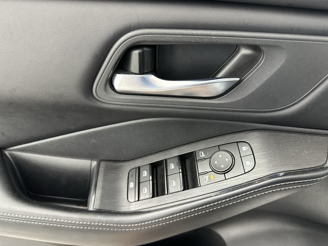 Used 2024 Nissan Rogue SV AWD/4WD image 11