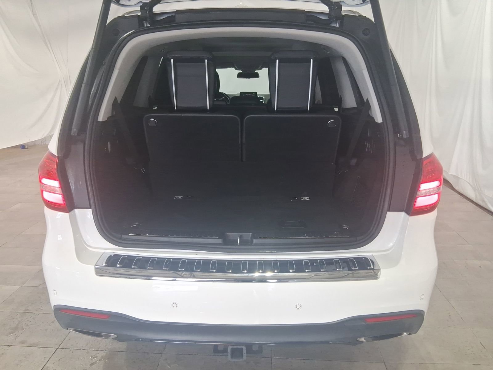 Used 2018 Mercedes-Benz GLS 550 4MATIC w/ Driver Assistance Package image 28