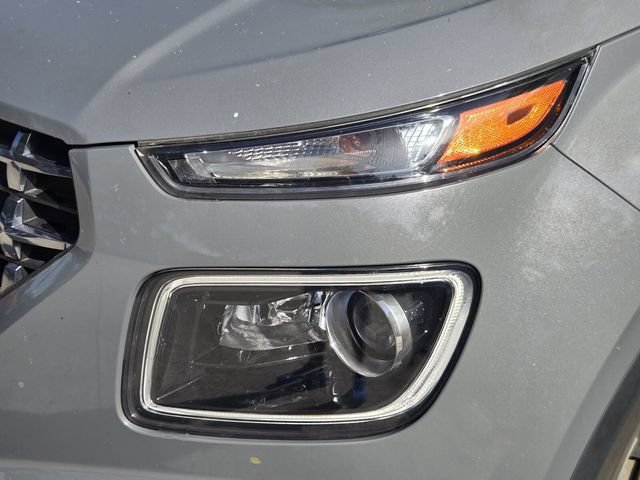 Used 2022 Hyundai Venue Limited w/ Cargo Package FWD image 10