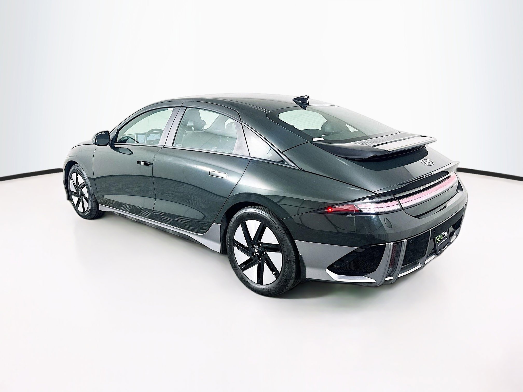 Used 2024 Hyundai Ioniq 6 SE RWD image 5