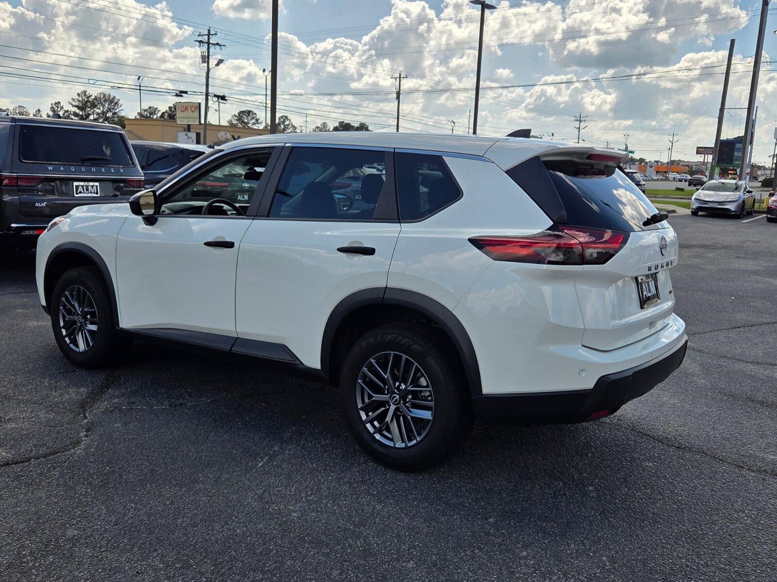 Used 2024 Nissan Rogue S image 9