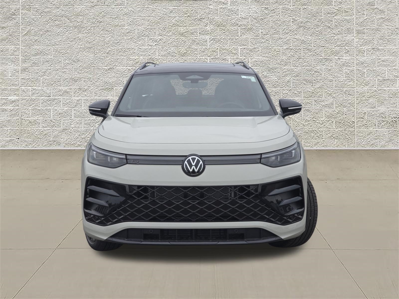 New 2026 Volkswagen Tiguan SE R-Line AWD/4WD image 2
