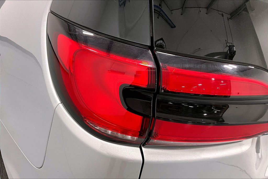 Used 2024 Chrysler Pacifica Limited FWD image 35
