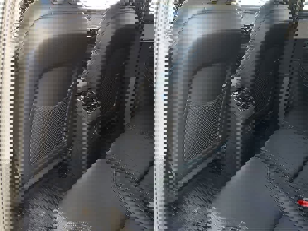 Certified 2025 Volvo XC90 T8 Ultra w/ Protection Package Premier image 17