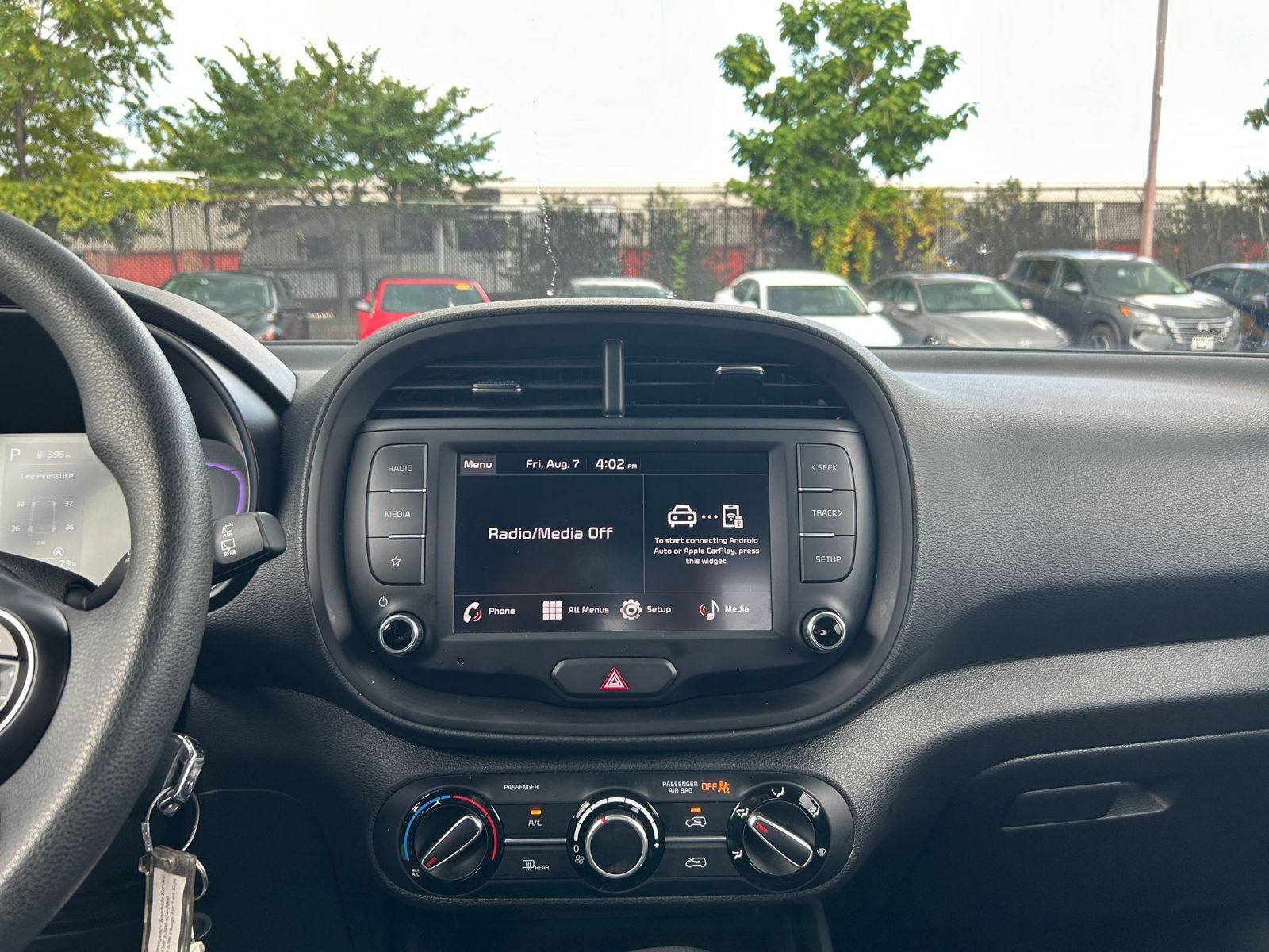 Used 2025 Kia Soul LX w/ LX Technology Package FWD image 17