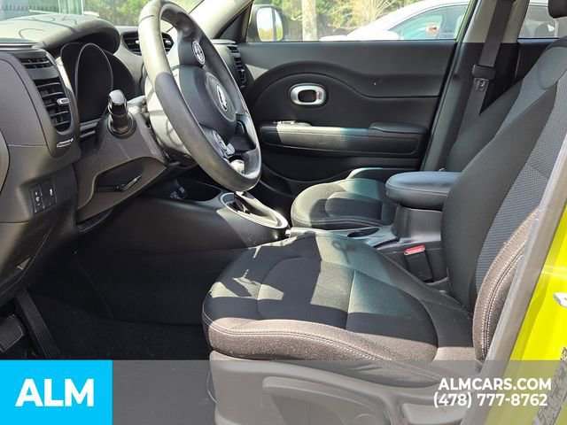Used 2017 Kia Soul + image 5