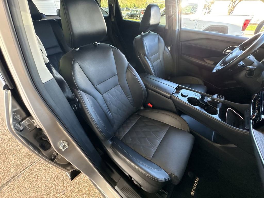 Used 2025 Nissan Rogue Platinum w/ Platinum Premium Package image 29