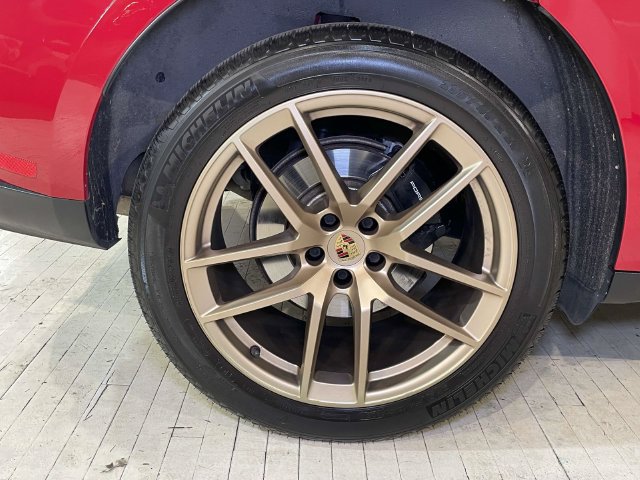 Certified 2022 Porsche Macan AWD/4WD image 12