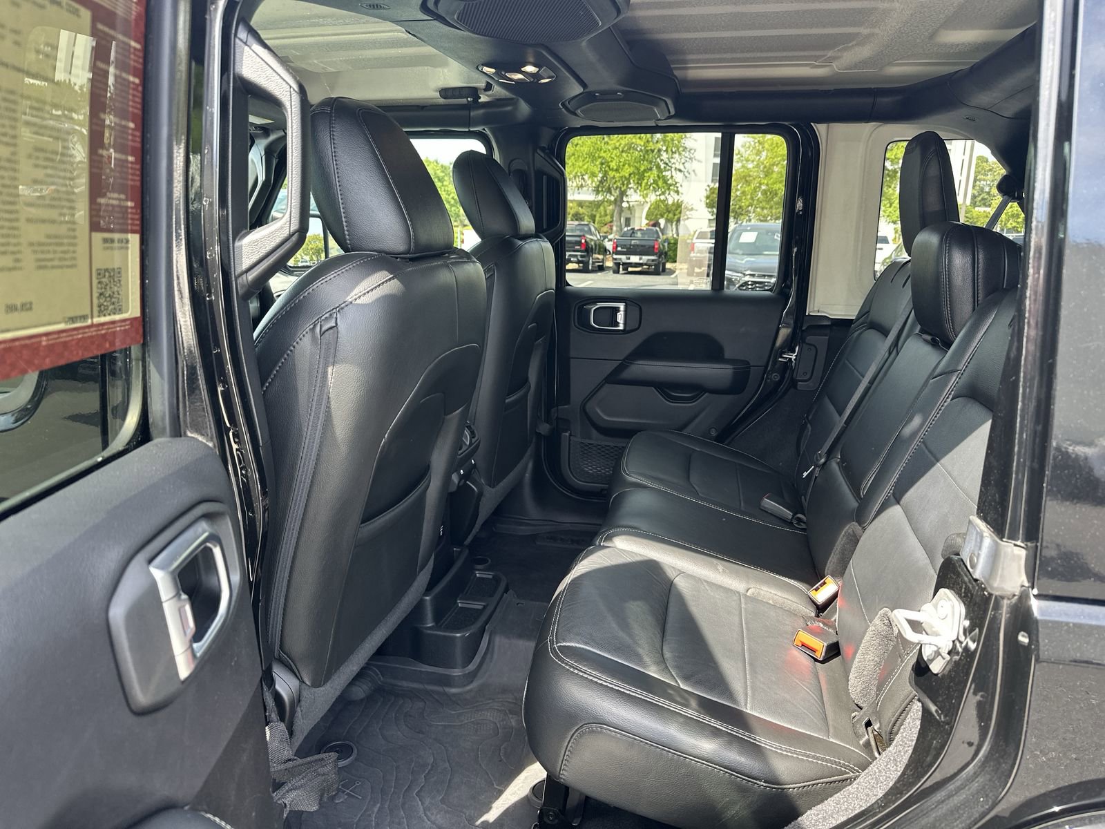 Used 2022 Jeep Wrangler Unlimited Sahara AWD/4WD image 31