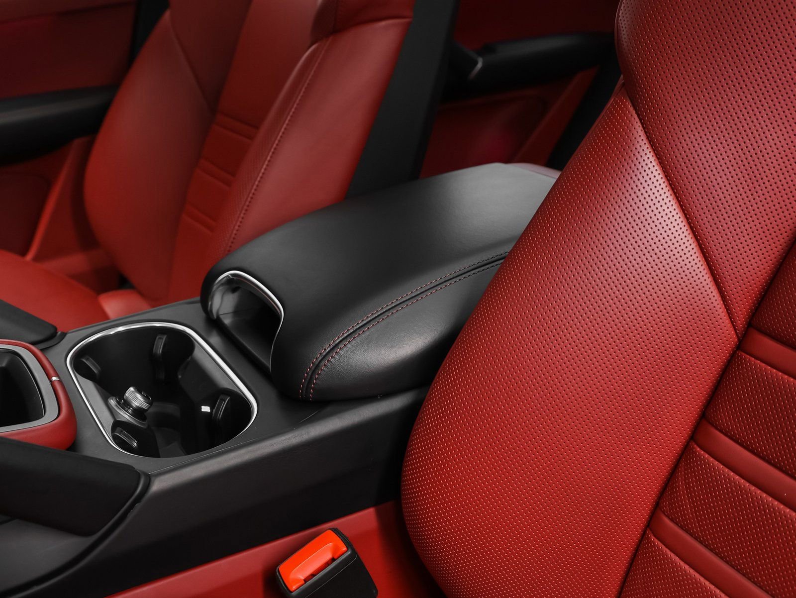 Certified 2022 Porsche Cayenne Platinum Edition image 37