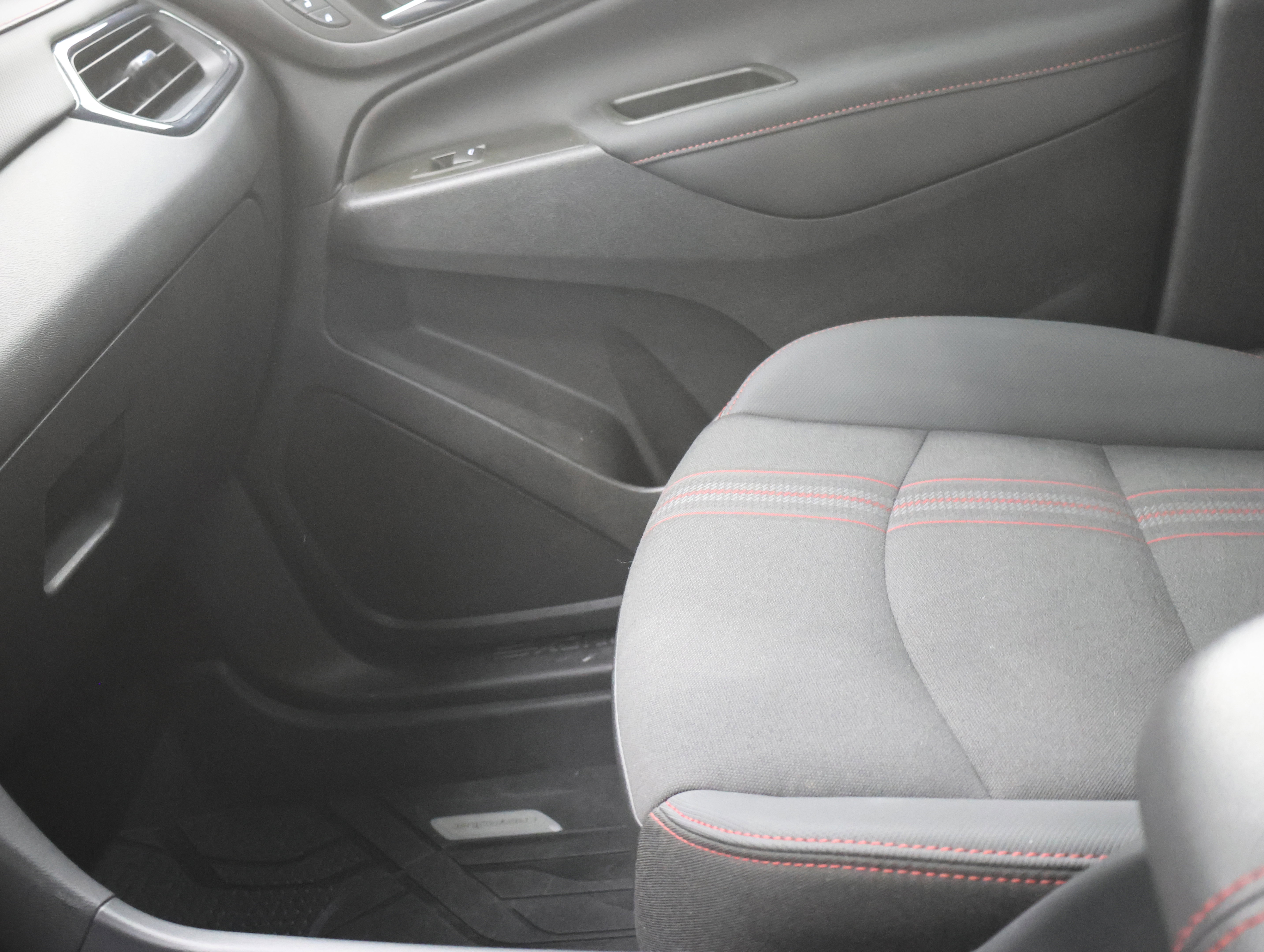 Used 2024 Chevrolet Equinox RS w/ LPO, Floor Liner Package image 13