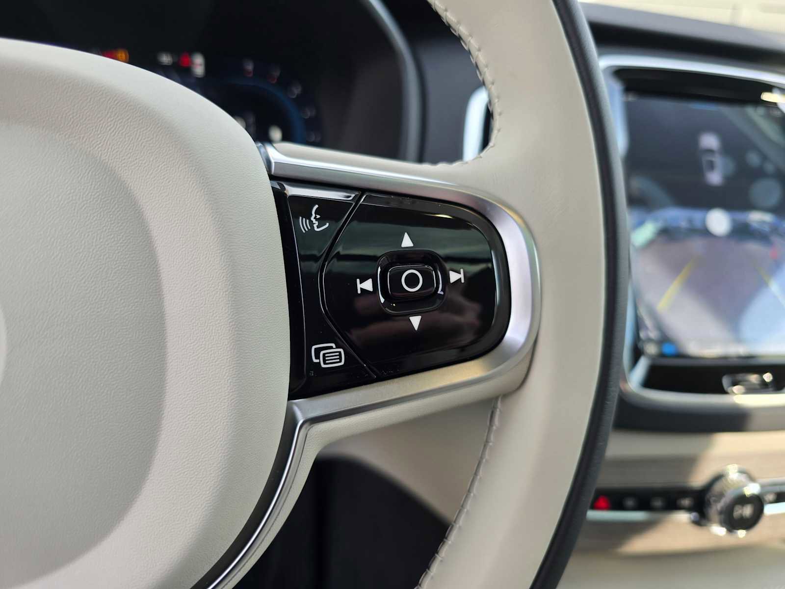 Certified 2023 Volvo XC90 B5 Plus w/ Protection Package Premier AWD/4WD image 30