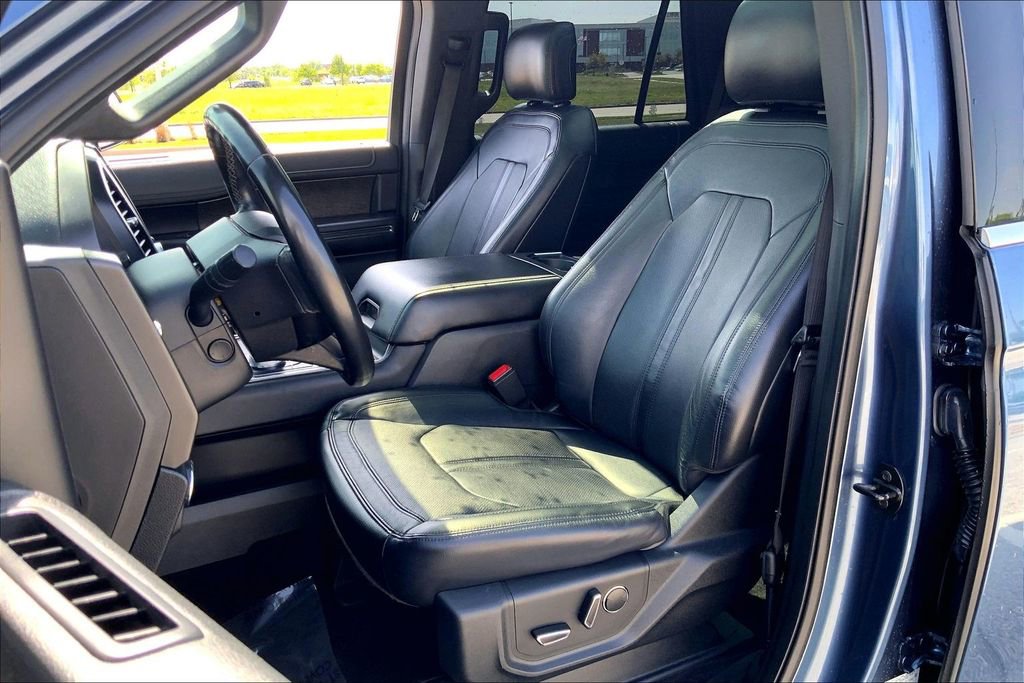 Used 2019 Ford Expedition Limited w/ Equipment Group 302A AWD/4WD image 23